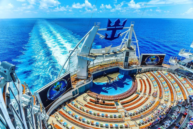 Teater Aqua di Symphony of the Seas (Foto: Instagram/@officialsymphonyoftheseas)