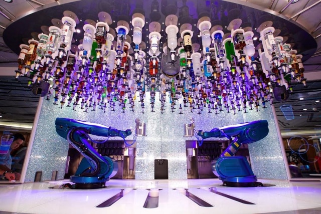 Bionic Bar di Symphony of the Seas (Foto: Instagram/@officialsymphonyoftheseas)