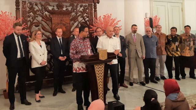 Gubernur DKI Jakarta, Anies Rasyid Baswedan usai bertemu dengan Dubes Polandia Peter F. Gontha di Balai Kota. (Foto: Moh Fajri/kumparan)