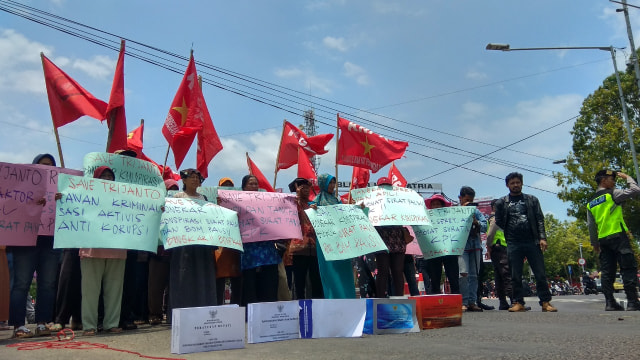 Puluhan Massa Demo Minta Polisi Usut Pembuat Surat Palsu KPK di Blitar