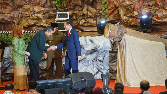 Jokowi mebuka Acara Muktamar ke-30 IDI di Samarinda, Kalimantan Timur. (Foto: Yudhistira Amran Saleh/kumparan)