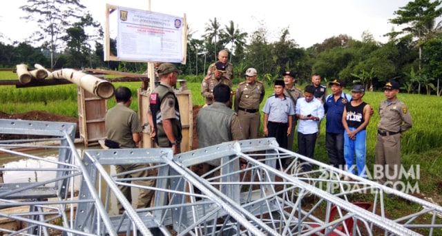 Satpol PP Eksekusi Tower Tak Berizin di Caringin Cicurug Sukabumi