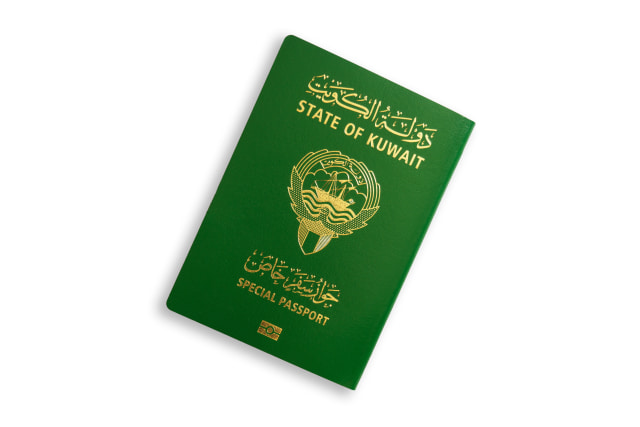 Pasport Berwarna Hijau (Foto: Shhuter Stock)