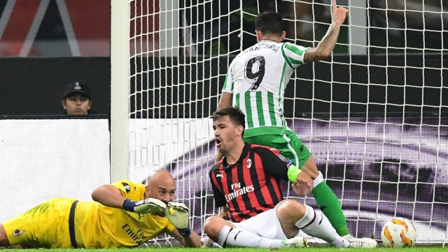 Toni Sanabria mencetak gol ke gawang Milan. (Foto: AFP/Miguel Medina)