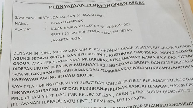Lucia Liemesak, konsumen pulau reklamasi Jakarta, membuat permohonan maaf kepada Agung Sedayu Group, induk perusahaan pengembang PT Kapuk Naga Indah, di koran nasional, 9 Februari 2018. (Foto: Repro Kompas)