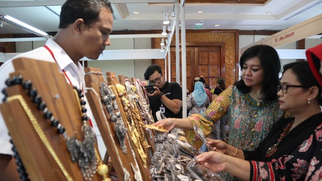 Pembukaan pameran Surabaya International Jewellery Fair 2018. (Foto: Nuryatin Phaksy Sukowati/kumparan)