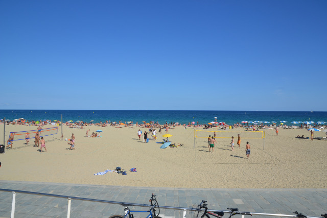 Pantai Bogatell di Barcelona (Foto: Pixabay)