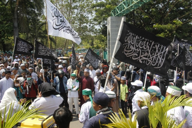 Foto: Ribuan Massa Aksi Bela Tauhid di Makassar