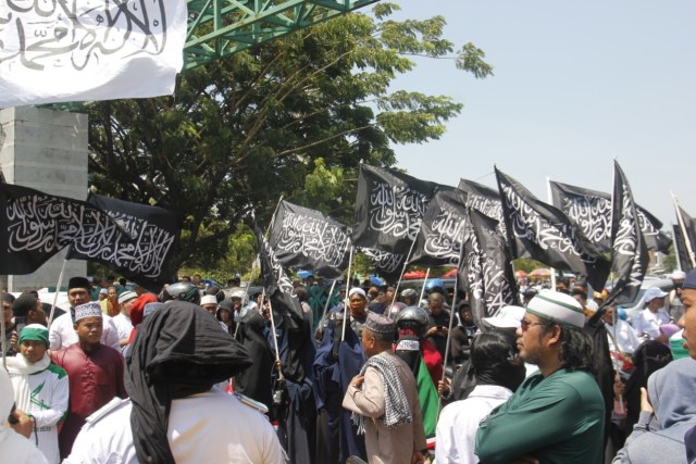 Foto: Ribuan Massa Aksi Bela Tauhid di Makassar (1)