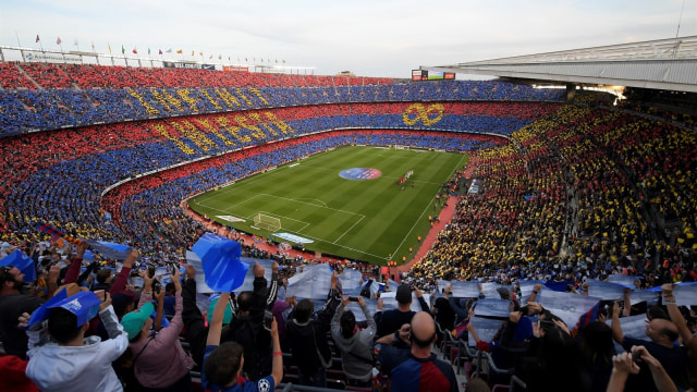 Suasana Camp Nou di laga perpisahan Andres Iniesta. (Foto: AFP/Lluis Gene)