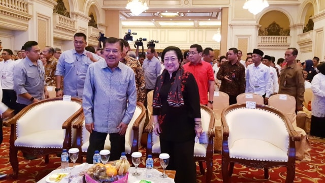 JK dan Megawati di pembukaan Rakernas TKN Jokowi Maruf di Surabaya, Sabtu (27/10/2018). Foto: Dok. Istimewa