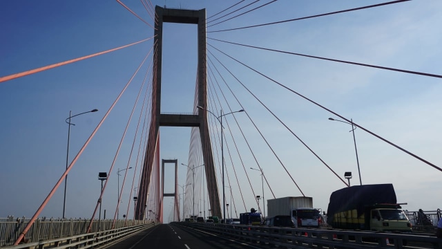 Tol Jembatan Suramadu, Surabaya. (Foto: Yudhistira Amran Saleh/kumparan)