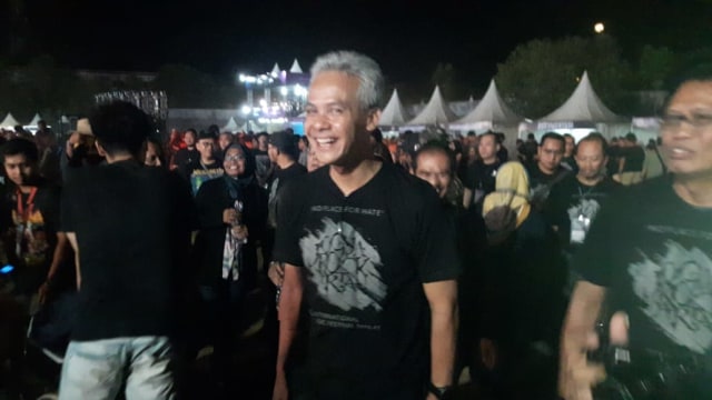 Ganjar Pranowo nonton Megadeth di Jogjarockarta II, Sabtu (27/10/2018). (Foto: Ainul Qalbi/kumparan)