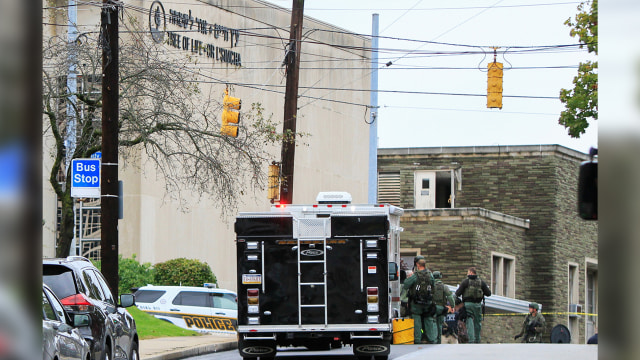 Penembakan Rumah Ibadah Yahudi  di Pennsylvania. (Foto: JOHN ALTDORFER/Reuters)
