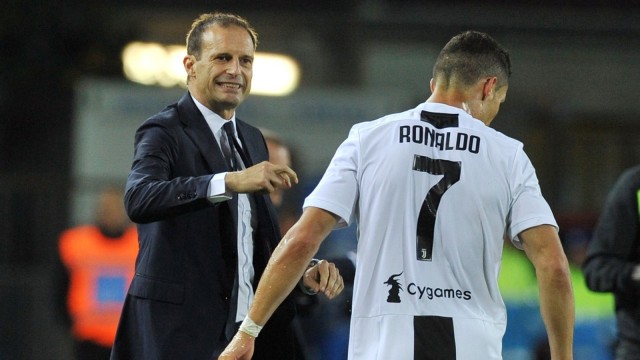 Massimilano Allegri dan Cristiano Ronaldo di laga Empoli vs Juventus. (Foto: Reuters/Jennifer Lorenzini)