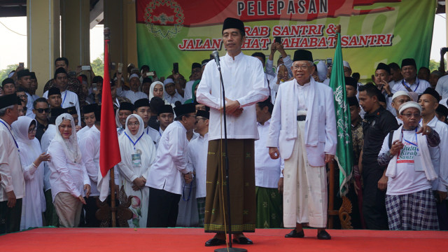 Jokowi dan Ma'ruf Amin Lepas Kirab dan Jalan Sehat 1 Juta Sahabat Santri di Sidoarjo. (Foto: Yudhistira Amran Saleh/kumparan)