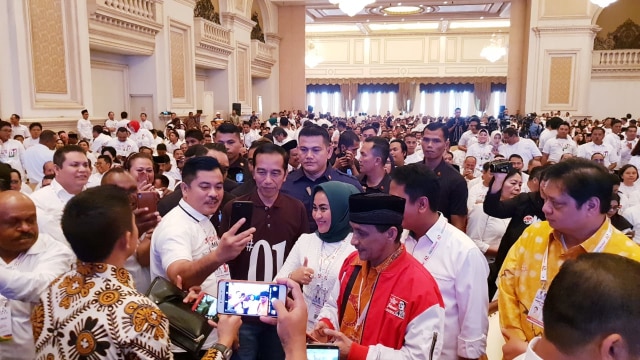 Jokowi dan para ketum parpol koalisi di Rakernas TKN Jokowi-Ma'ruf di Surabaya (Foto: Istimewa)