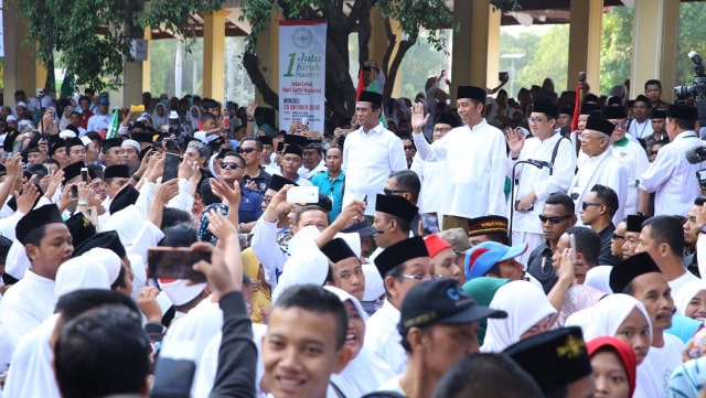 Jokowi Hadiri Pelepasan Kirab Santri dan Jalan Sehat Sahabat Santri (Foto: Kementerian Pertanian)