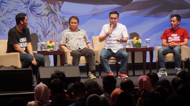 Menkominfo Rudiantara (kiri), Patrick Walujo, Co-Founder Northstar Patrick Walujo (kedua kanan) dan CSO Bukalapak Teddy Oetomo menjadi pembicara dalam acara Milenial Fest di Jakarta, 28/10. (Foto: Jamal Ramadhan/kumparan)