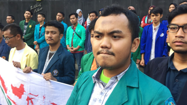 Aliansi Badan Eksekutif Mahasiswa (BEM) Seluruh Indonesia (SI) melakukan deklarasi tuntutan terkait 4 tahun pemerintahan Joko Widodo-Jusuf Kalla. (Foto: Fachrul Irwinsyah/kumparan)