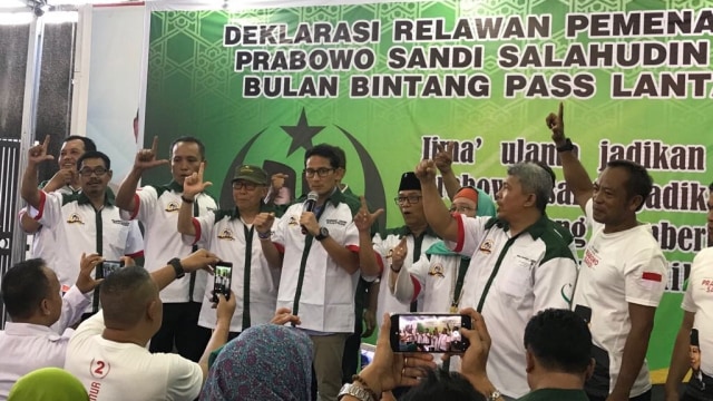 Sejumlah Kader PBB mendeklarasikan diri untuk mendukung Prabowo-Sandi di Seknas Prabowo-Sandi, Jalan HOS Cokroaminoto, Jakarta Pusat, Minggu (28/10/2018). (Foto: Dok. Istimewa)