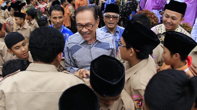 Kagumi Buya Hamka, Anwar Ibrahim Kunjungi Thawalib Padang Panjang