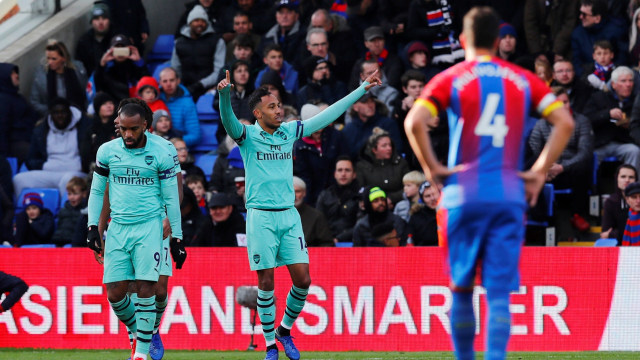 Pierre-Emerick Aubameyang berselebrasi usai mencetak gol ke gawang Crystal Palace. (Foto: REUTERS/Eddie Keogh)