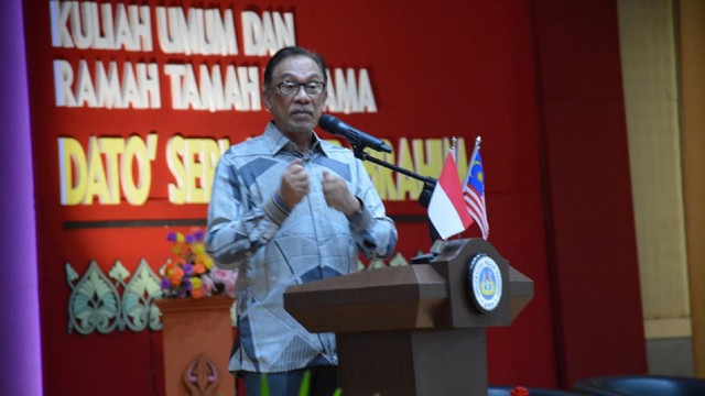 Anwar Ibrahim: Saya Dididik Buya Hamka Lewat Karya Sastra