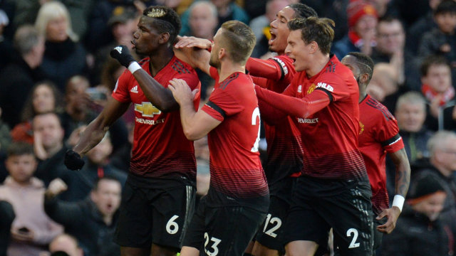 Para pemain Manchester United merayakan gol Paul Pogba ke gawang Everton. (Foto: REUTERS/Peter Powell )