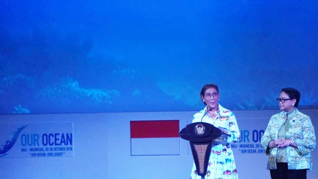 Menteri Susi dan Menlu RI Retno Marsudi saat membuka acara Our Ocean Conference di Bali Nusa Dua, Senin (29/10/2018). (Foto: Abil Achmad Akbar/kumparan)