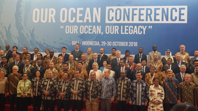 Foto bersama di acara Our Ocean Conference, Senin (29/10/2018). (Foto: Abil Achmad Akbar/kumparan)