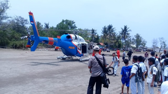 Helikopter Polri yang digunakan untuk evakuasi pesawat Lion Air JT-610 di perairan Tanjung Karawang. (Foto: Istimewa)