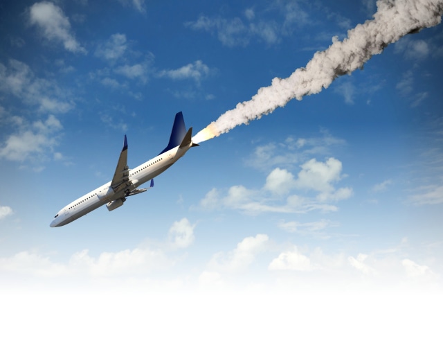 Ilustrasi pesawat jatuh (Foto: Shutter Stock)