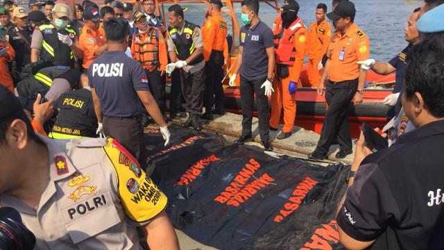 6 kantong jenazah tiba di pelabuhan JICT Priuk, Senin (29/10/2018). (Foto: Raga Imam/kumparan)