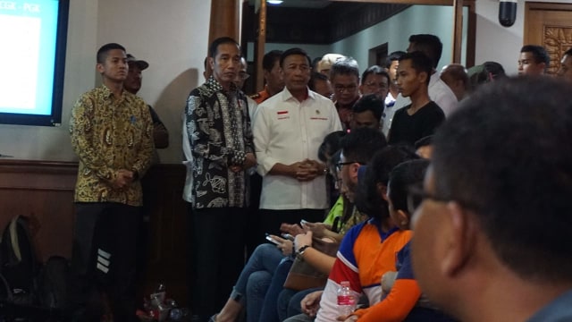 Jokowi Bertemu keluarga korban Lion Air JT-610 di Ruang VIP, Terminal 1, Bandara Internasional Soekarno-Hatta, Tangerang (Foto: Yudhistira Amran Saleh/kumparan)