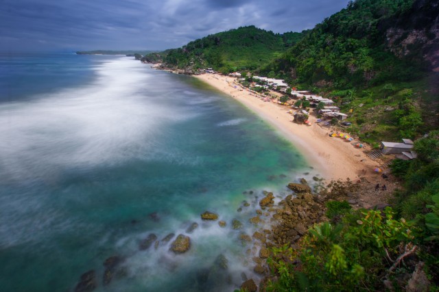 Lanskap Pantai Pok Tunggal, Yogyakarta Foto: ShutterStock