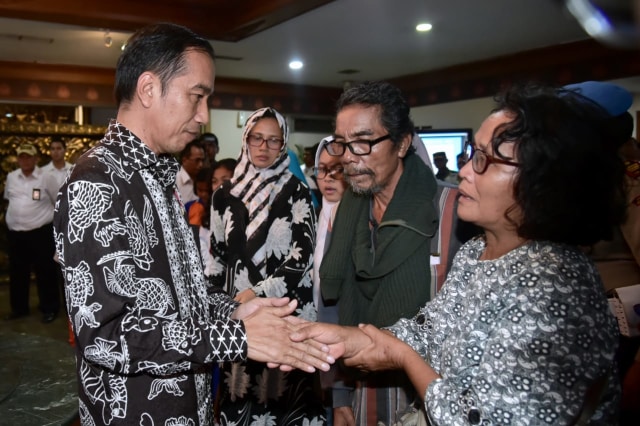 Jokowi Jenguk Keluarga Korban Lion Air JT 610 di Bandara Soetta (Foto: Biro Pers Setpres)