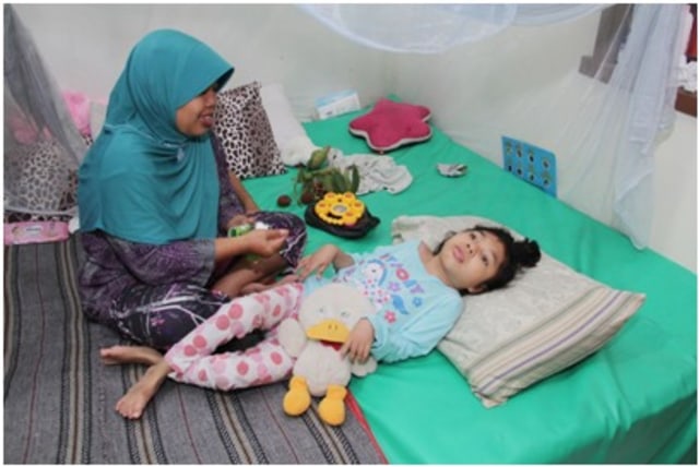 Perjuangan Seorang Ibu Tangguh yang Tabah Urusi Sang Buah Hati Pengidap Cerebral Palsy