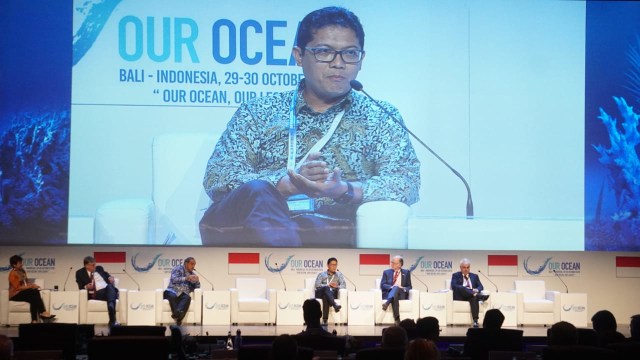 Direktur Jenderal Perikanan Tangkap, Zulficar Mochtar, saat menjadi pembicara di Our Ocean Conference 2018, Bali, Selasa (30/10/2018). Foto: Abil Achmad Akbar/kumparan