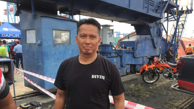 Indonesian Diver Rescue Team membantu penyelaman untuk evakuasi korban Lion Air JT-610. (Foto: Fachrul Irwinsyah/kumparan)