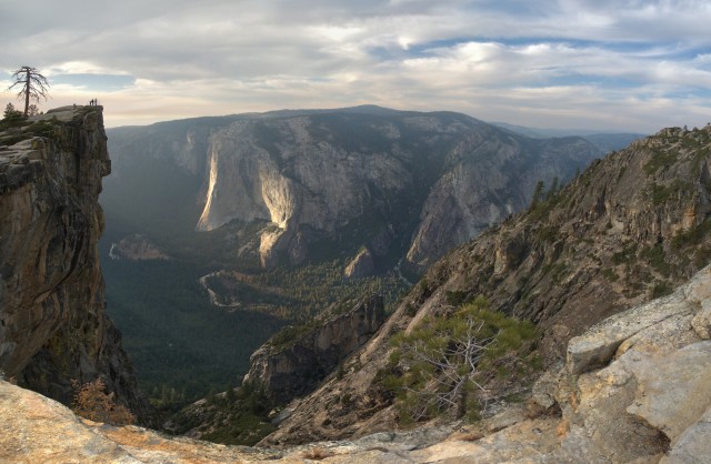 Panorama Taft Point di Yosemite National Park (Foto: Wikimedia Commons)