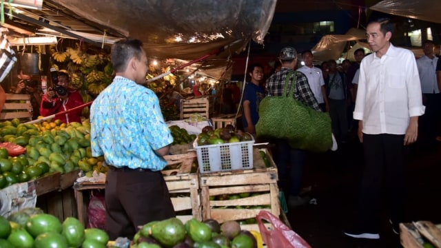 Presiden Jokowi blusukan ke Pasar Lawang Suryakancana, Bogor. (Foto: Dok.Biro Setpres)