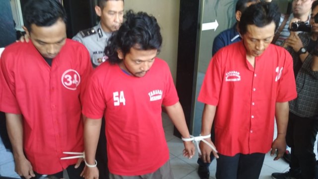 Polisi tangkap penjambret kelas kakap di Surabaya (Foto: Phaksy Sukowati/kumparan)