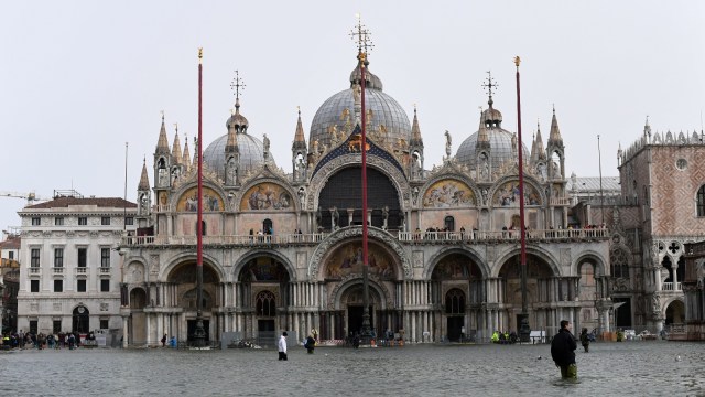 kondisi kota Venesia terendam banjir. (Foto: Reuters/Manuel Silvestri)