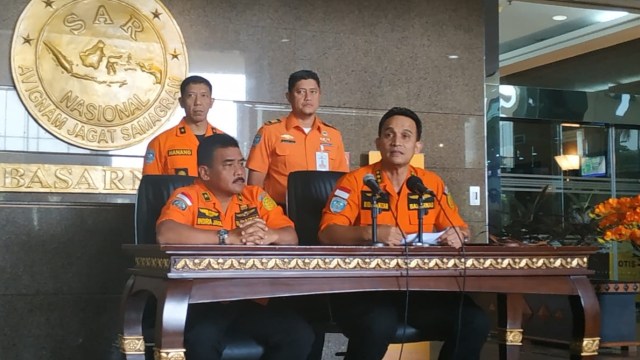 Konpers update kecelakaan Lion Air JT-610 di kantor Basarnas oleh Direktur Kesiapsiagaan Didi Hamzar. (Foto: Maulana Ramadhan/kumparan)