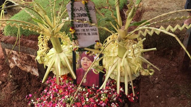 Pemakaman Ibunda Eko Patrio (Foto: Sarah Yulianti Purnama/kumparan)