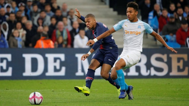 Mbappe mencetak gol ke gawang Marseille. (Foto: Reuters/Jean-Paul Pelissier)