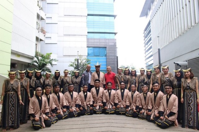 Telkom University Choir Raih Medali Emas di Festival Folklor Nusantara 