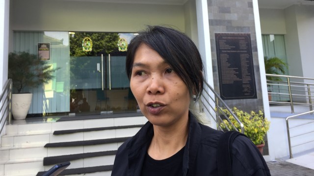 Angelina Pane, Program Manajer AFJ di Kantor Dinas Pendidikan (Disdik) Kota Yogyakarta, Rabu (31/10/2018).  (Foto: Arfiansyah Panji Purnandaru/kumparan)
