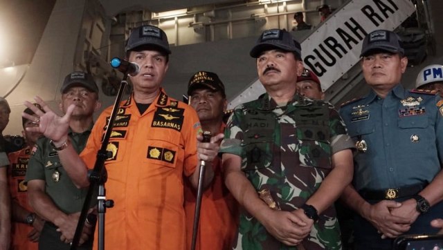 Konferensi pers terkait kecelakaan pesawat Lion Air JT-610 di JICT 2, Rabu (31/10/2018). (Foto: Iqbal Firdaus/kumparan)